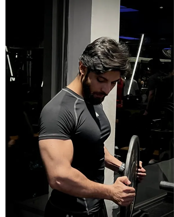 Mens_Black_Compression_Fit_Gym_T-Shirt_-_Nylon_Spandex_Blend