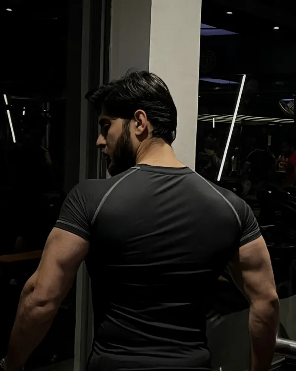 Mens_Black_Compression_Fit_Gym_T-Shirt_-_Nylon_Spandex_Blend