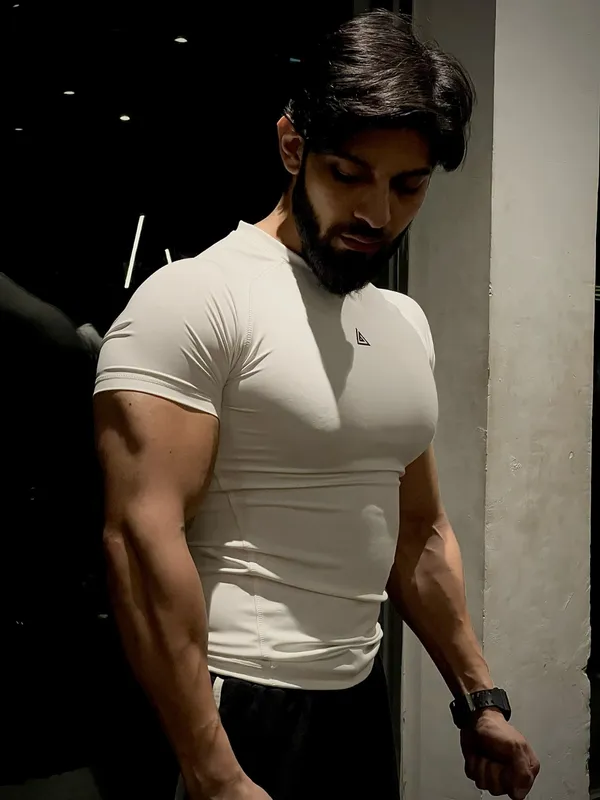 Mens_White_Compression_Fit_Gym_T-Shirt_-_Nylon_Spandex_Blend