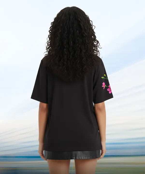 Black_Cotton_Graphic_Print_Oversized_T_Shirt_For_Women