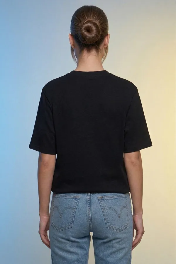 Black_Cotton_Graphic_Print_Oversized_T_Shirt_For_Women