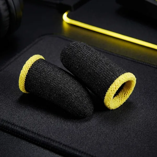 Black_Thumb_And_Finger_Sleeve_For_Mobile_Gaming