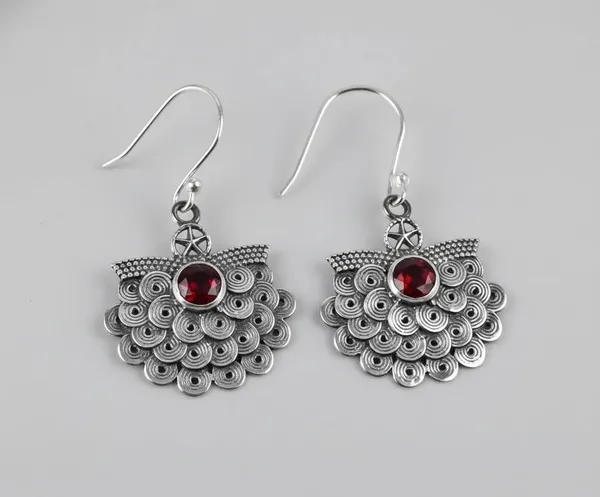 Natural_Garnet_Gemstone_Red_And_Silver_Premium_Earring_For_Women