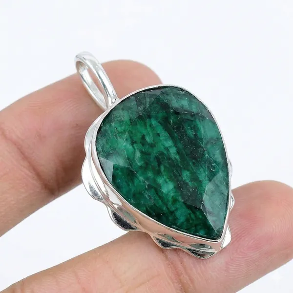 Green_Onyx_Pendant_Necklace_for_Women_in_925_Sterling_Silver,_Natural_Pear_Shape_Faceted_Green_Onyx_Gemstone_Pendant,_Handmade_Teardrop_Jewelry