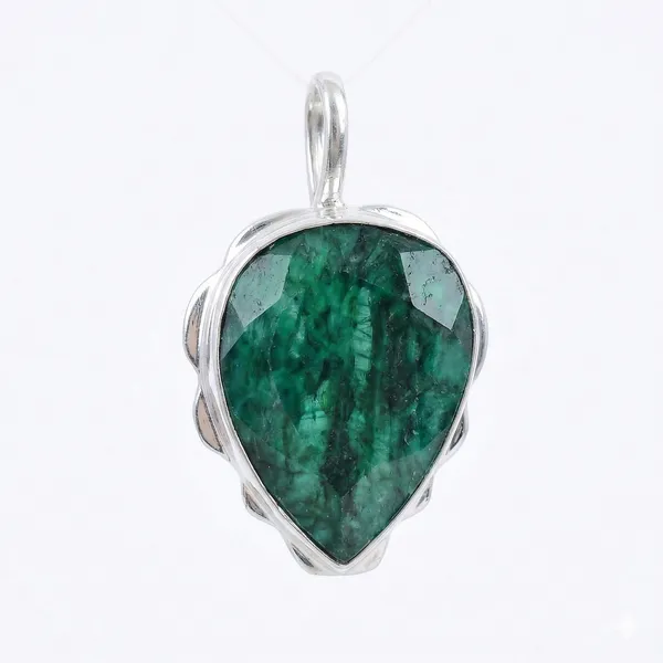 Green_Onyx_Pendant_Necklace_for_Women_in_925_Sterling_Silver,_Natural_Pear_Shape_Faceted_Green_Onyx_Gemstone_Pendant,_Handmade_Teardrop_Jewelry