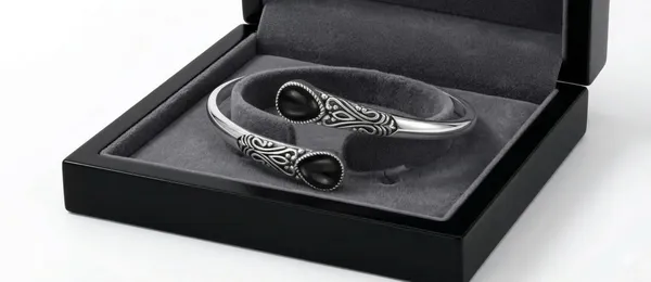 Black_And_Silver_Premium_Bracelet_For_Women