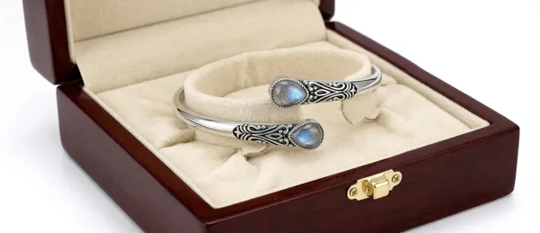 Grey_And_Silver_Premium_Bracelet_For_Women