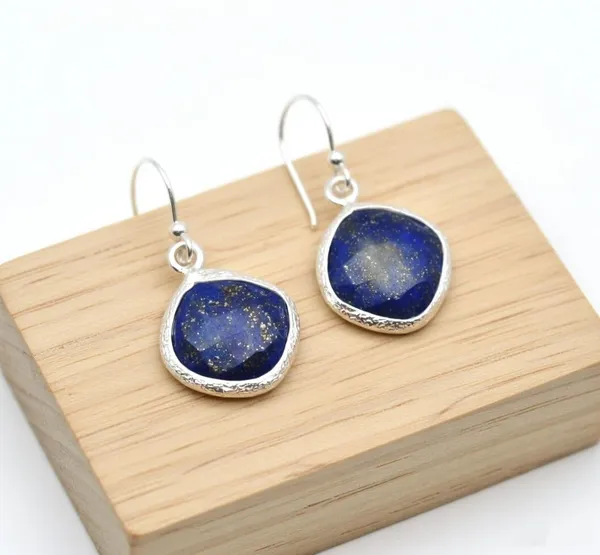 Natural_Lapis_Lazuli_Gemstone_Blue_And_Silver_Premium_Earring_For_Women