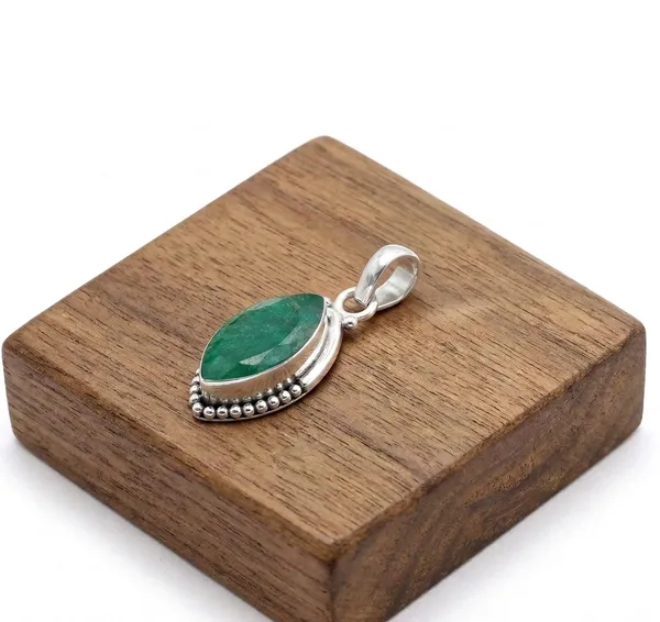 Natural_Green_Jade_Gemstone_Silver_Premium_Charm_For_Women