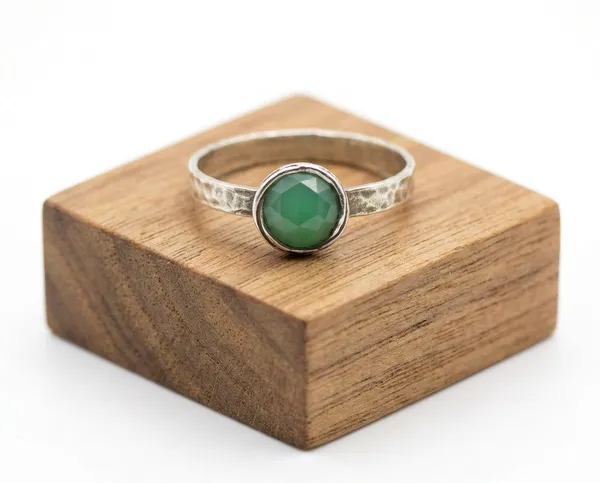 Natura_Jade_Gemstone_Green_Premium__Gemstone_Ring_For_Women