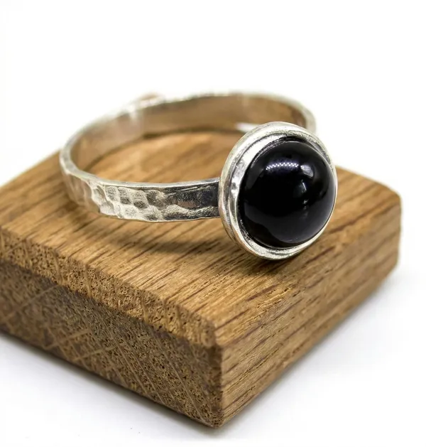 Natural_Gemstone_Black_Onyx_Silver_Premium__Gemstone_Ring_For_Women