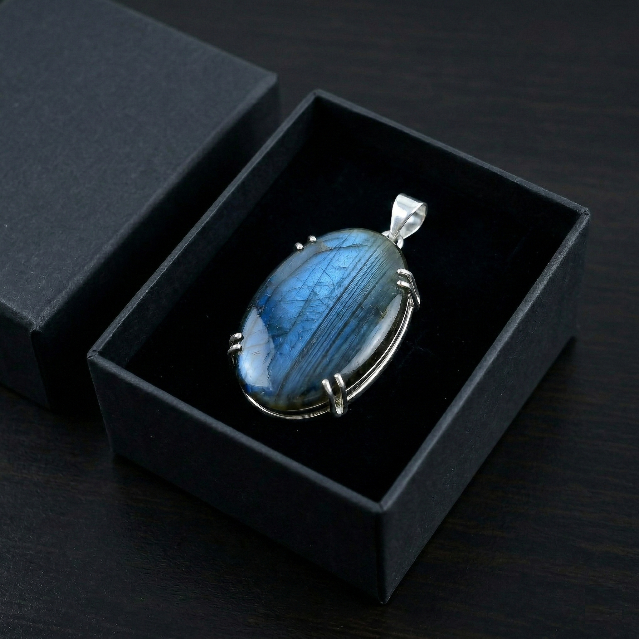 Natural_Labradorite_Pendant_Necklace_for_Women_in_925_Sterling_Silver_Handmade_Oval_Blue_Flash_Gemstone_Statement_Jewelry_Boho_Crystal_Pendant