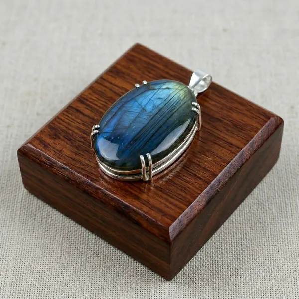 Natural_Labradorite_Pendant_Necklace_for_Women_in_925_Sterling_Silver_Handmade_Oval_Blue_Flash_Gemstone_Statement_Jewelry_Boho_Crystal_Pendant