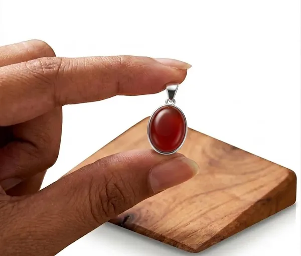 Oval_Red_Gemstone_Pendant,_Polished_Cabochon_Stone_Pendant_in_Silver_Tone_Bezel_Setting,_Elegant_Crystal_Jewelry_for_Women_and_Men,_Everyday_Fashion_Accessory