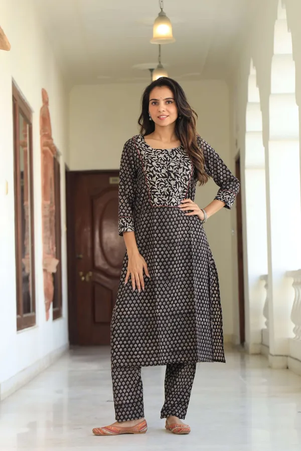 Black_Printed_Cotton_Kurta_Set_For_Women_Embroidered_Neckline_And_Straight_Pants