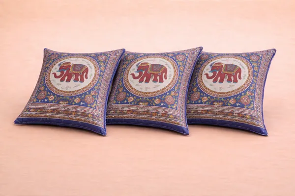 Multicolor_Cotton_Dabu_Diwan_Bedsheet_Set_With_210_Thread_Count