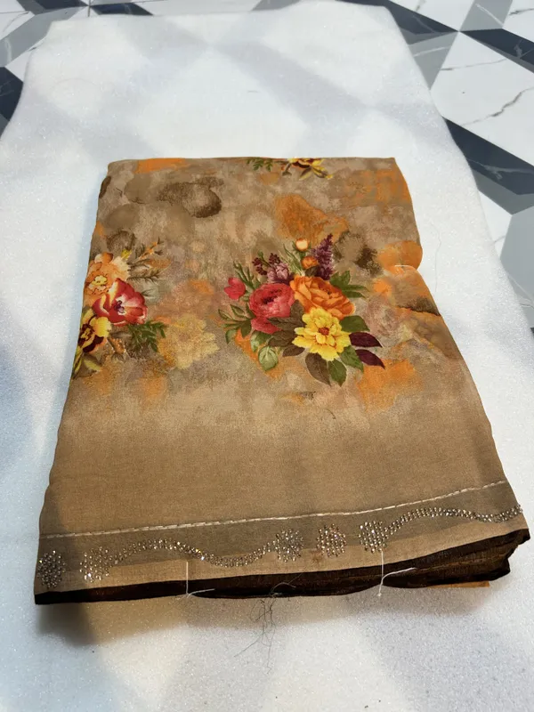 Vintage_Floral_Embroidered_Weightless_Saree_With_Sequin_Border