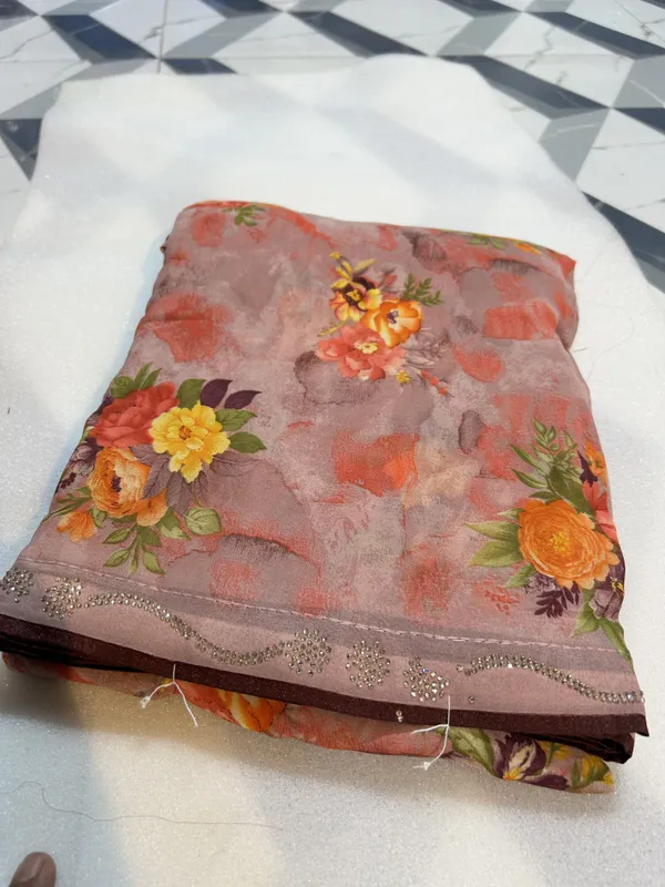 Floral_Printed_Weightless_Saree_With_Embellished_Border