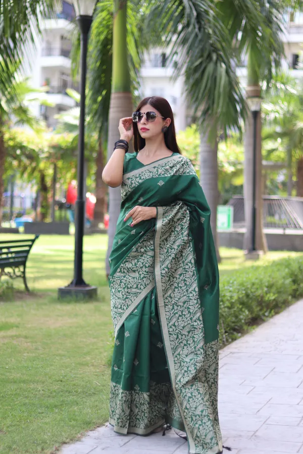 Green_Silk_Blend_Saree_For_Women