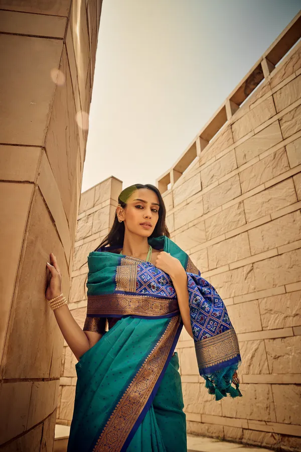 Teal_Silk_Blend_Saree_For_Women