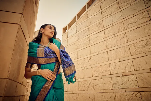 Teal_Silk_Blend_Saree_For_Women