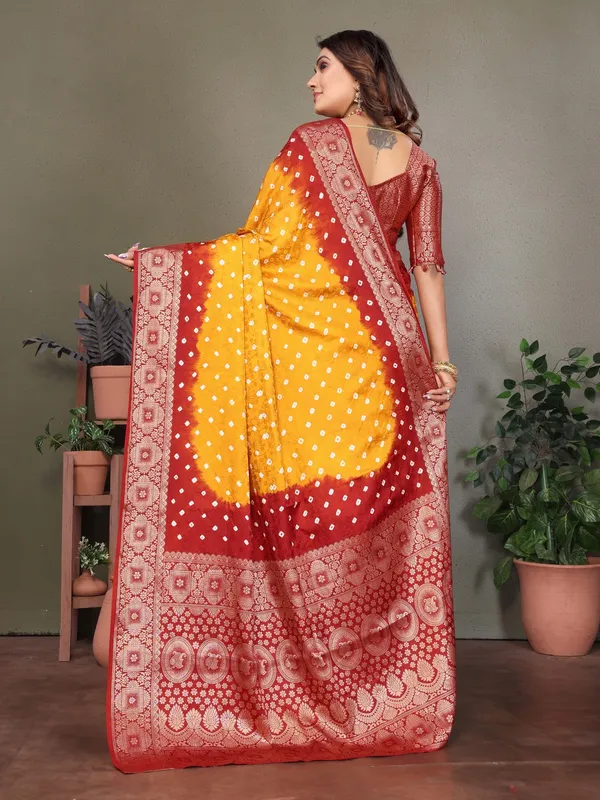 Yellow_Silk_Blend_Saree_For_Women