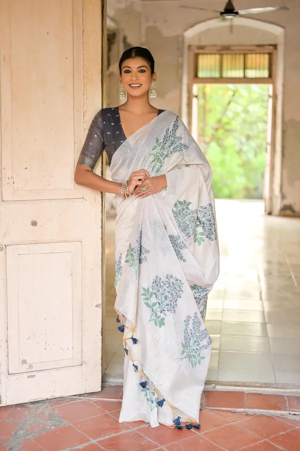 White_Pure_Cotton_Saree_For_Women