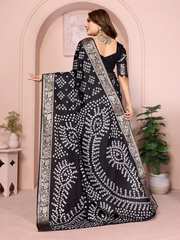 Black_Silk_Blend_Saree_For_Women