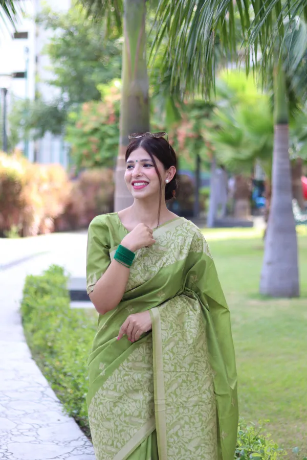 Green_Silk_Blend_Saree_For_Women
