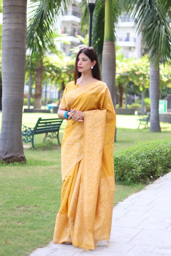 Yellow_Silk_Blend_Saree_For_Women