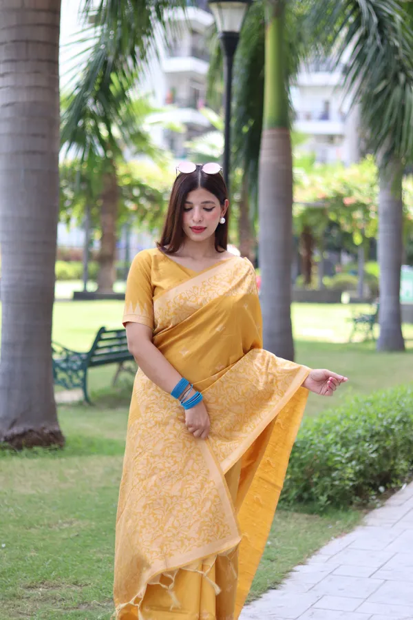 Yellow_Silk_Blend_Saree_For_Women