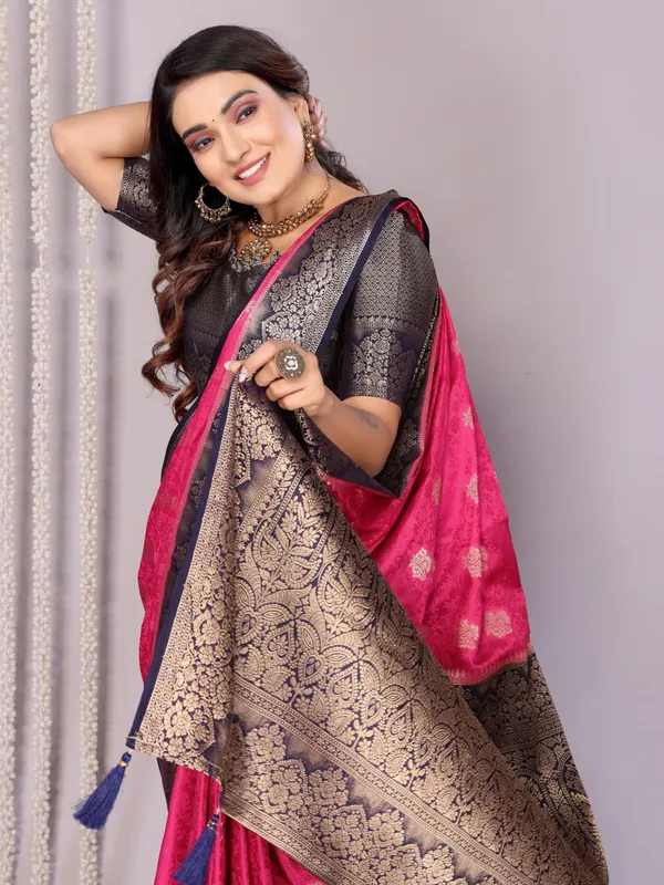 Fuchsia_Silk_Blend_Saree_For_Women