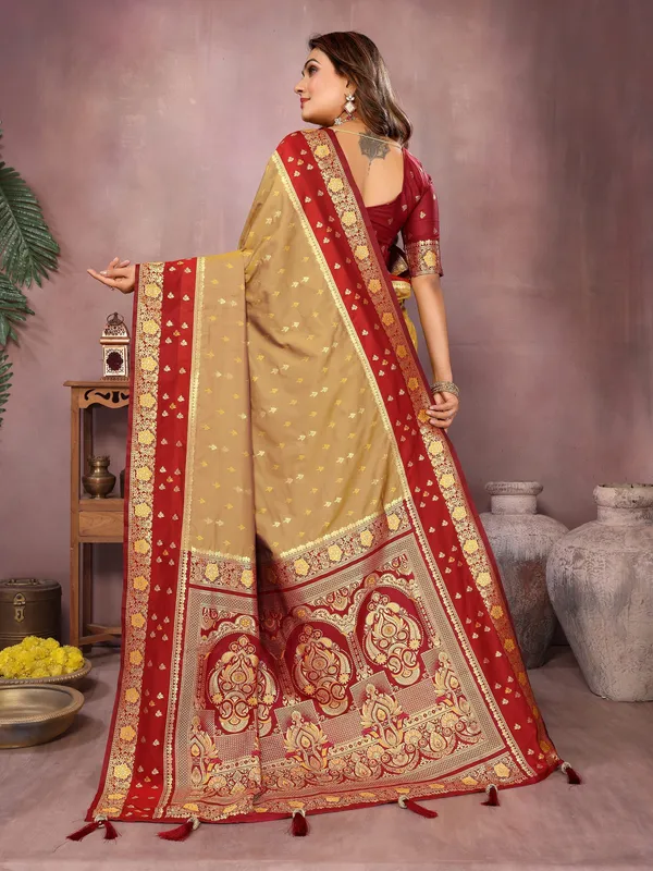 Gold_Toned_Art_Silk_Saree_For_Women