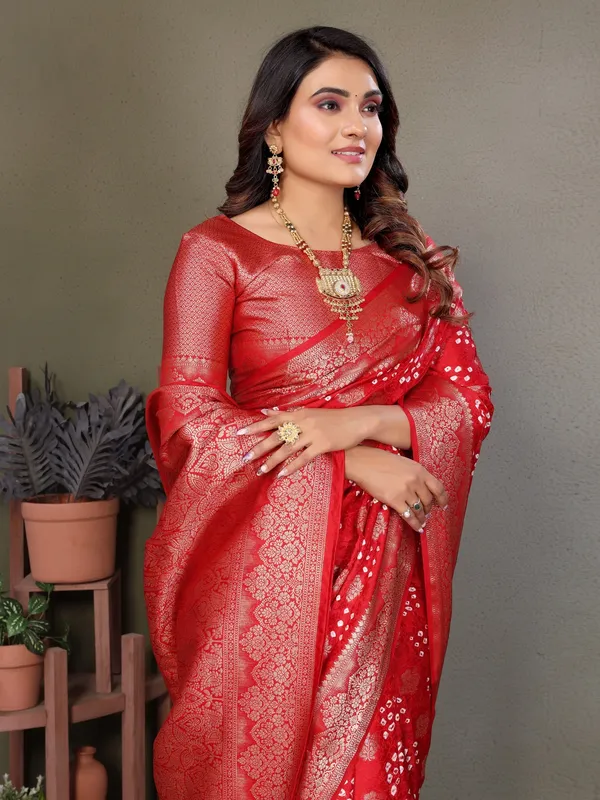 Red_Silk_Blend_Saree_For_Women