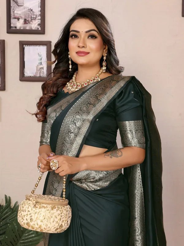 Green_Art_Silk_Saree_For_Women