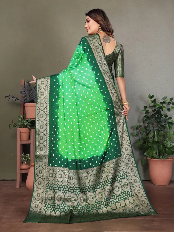 Green_Silk_Blend_Saree_For_Women