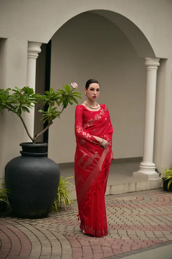 Red_Jute_Silk_Saree_For_Women