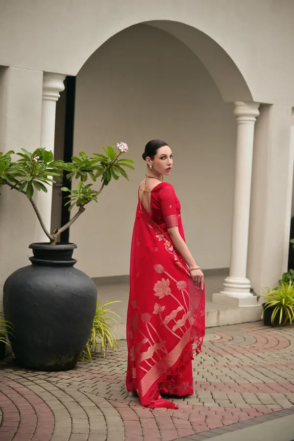 Red_Jute_Silk_Saree_For_Women