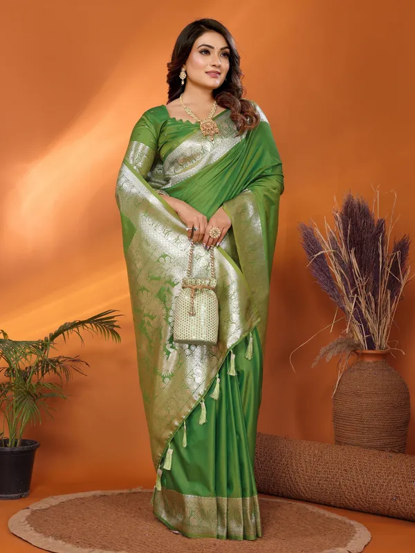 Green_Art_Silk_Saree_For_Women