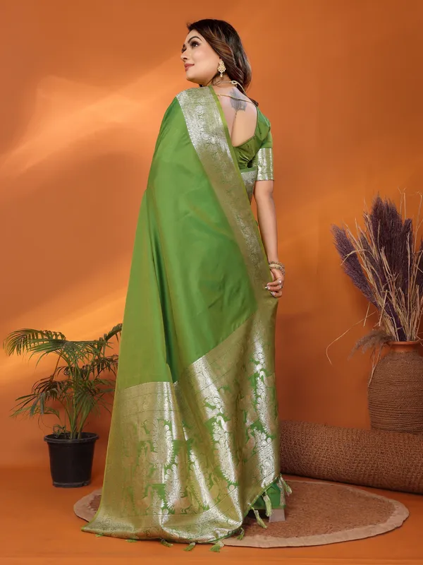 Green_Art_Silk_Saree_For_Women