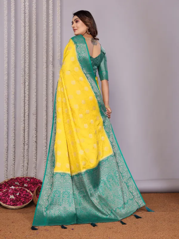 Yellow_Silk_Blend_Saree_For_Women