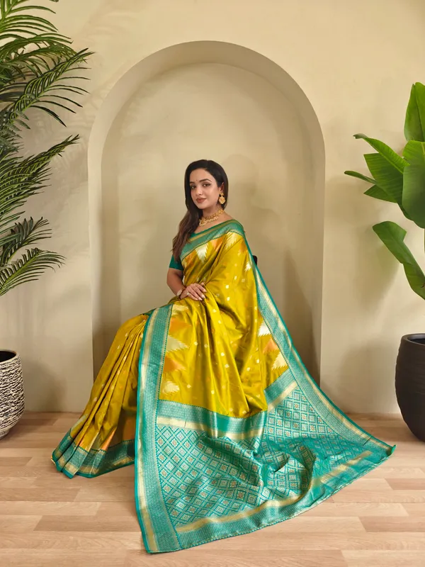 Yellow_Art_Silk_Saree_For_Women