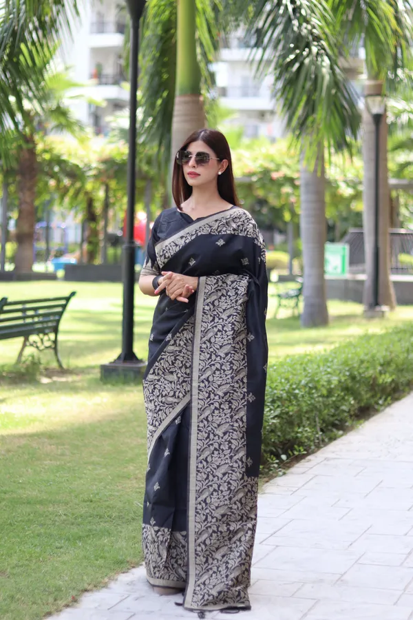 Navy_Blue_Silk_Blend_Saree_For_Women