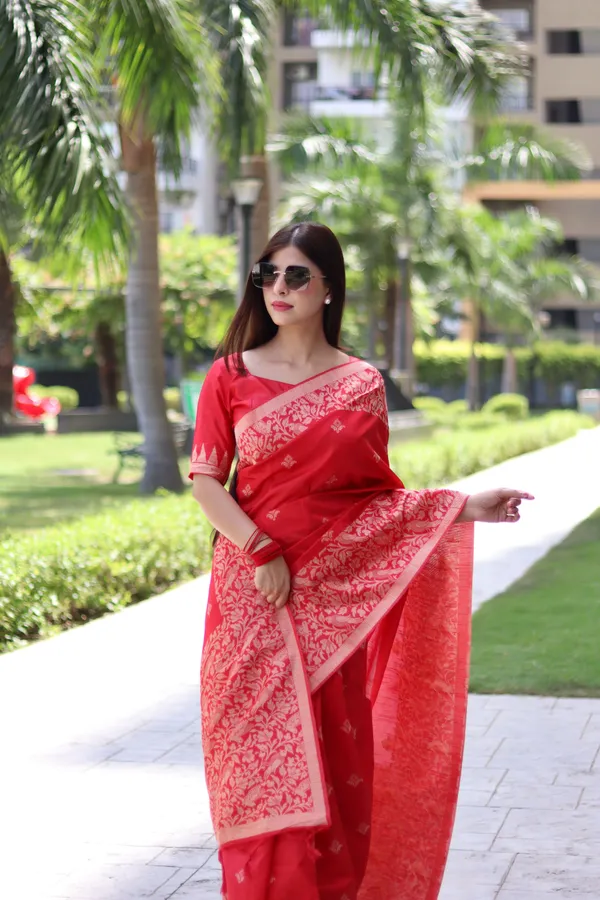 Red_Silk_Blend_Saree_For_Women