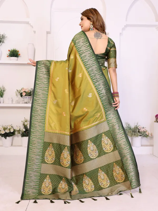 Green_And_Gold_Silk_Blend_Saree_For_Women