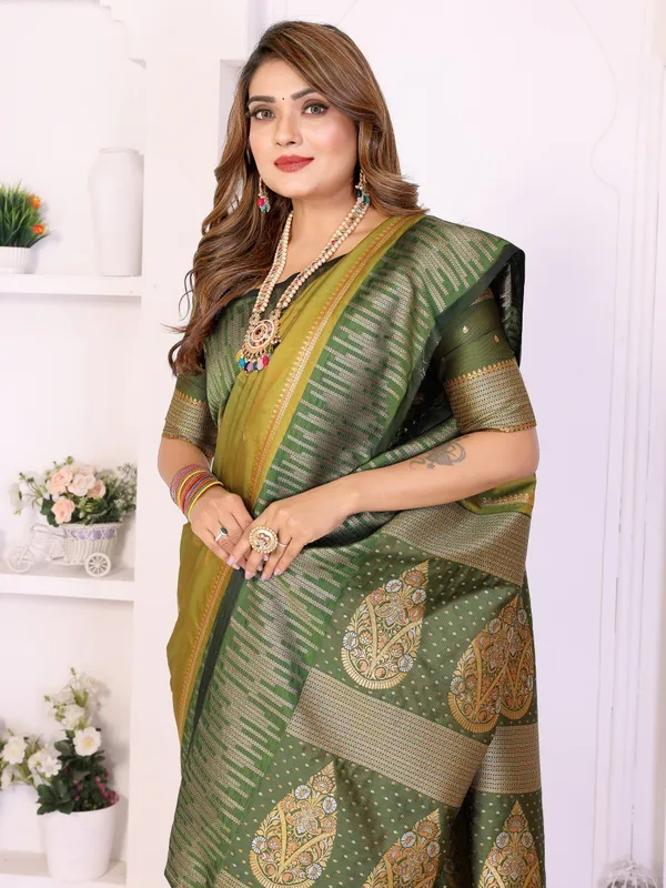 Green_And_Gold_Silk_Blend_Saree_For_Women