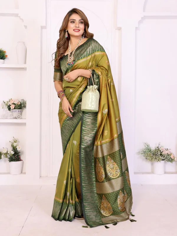 Green_And_Gold_Silk_Blend_Saree_For_Women