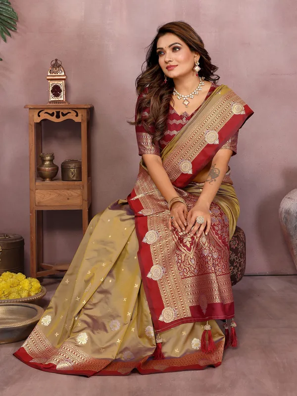 Gold_Toned_Art_Silk_Saree_For_Women
