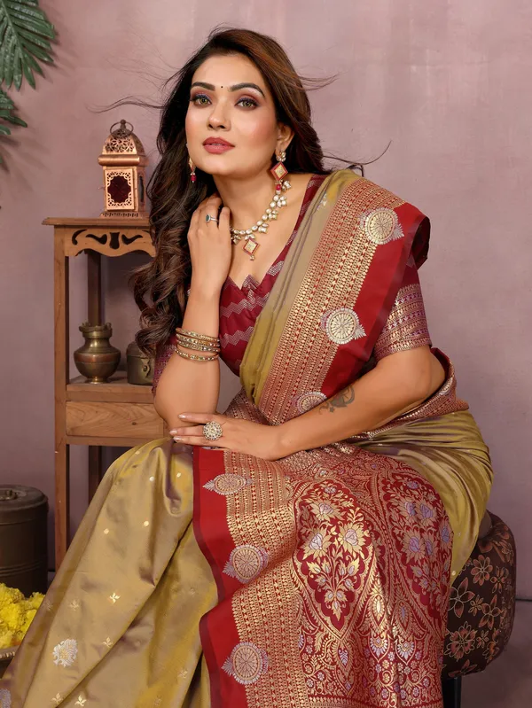 Gold_Toned_Art_Silk_Saree_For_Women