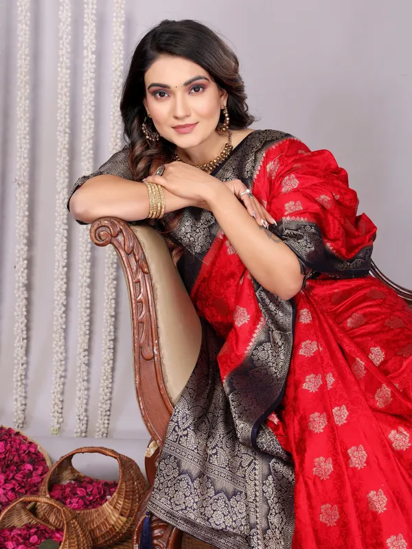 Red_Silk_Blend_Saree_For_Women